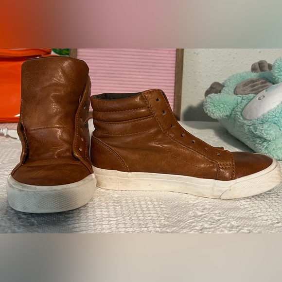 Girls Old Navy Hightops - Picture 2 of 6